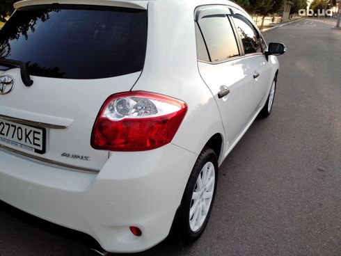 Toyota Auris 2012 белый - фото 5