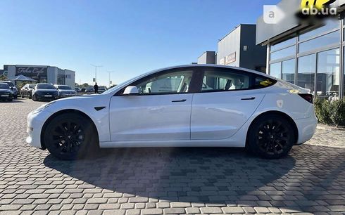 Tesla Model 3 2021 - фото 4