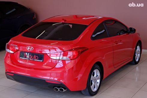 Hyundai Elantra 2013 красный - фото 5