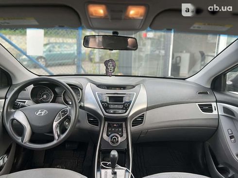 Hyundai Elantra 2013 - фото 8