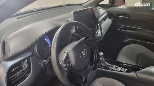 Toyota C-HR 2019 - фото 11
