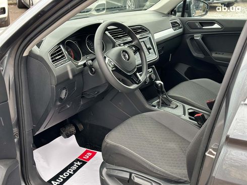 Volkswagen Tiguan 2021 серый - фото 36