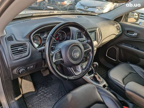 Jeep Compass 2017 серый - фото 18