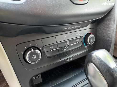 Ford Focus 2016 белый - фото 16