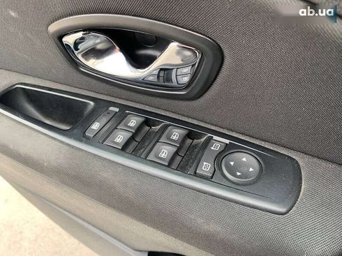 Renault Fluence 2015 - фото 16