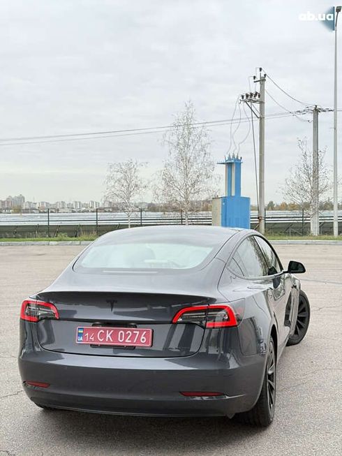 Tesla Model 3 2021 - фото 16