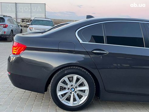 BMW 5 серия 2015 серый - фото 42