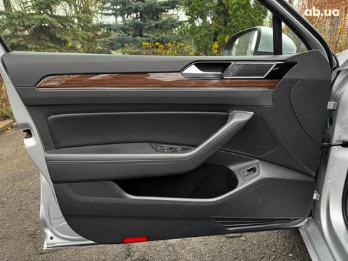 Volkswagen Passat 2018 серый - фото 13