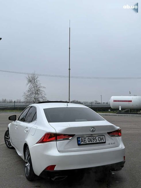 Lexus IS 2018 - фото 5