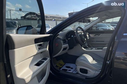 Jaguar XF 2016 - фото 18