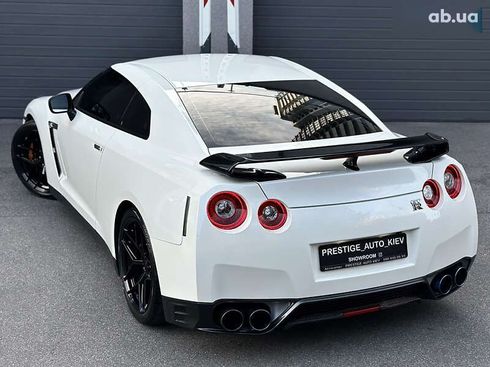 Nissan GT-R 2013 - фото 30