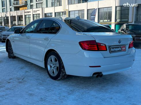 BMW 5 серия 2011 белый - фото 5