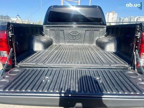 Toyota Hilux 2017 - фото 22