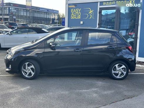 Toyota Yaris 2015 - фото 9