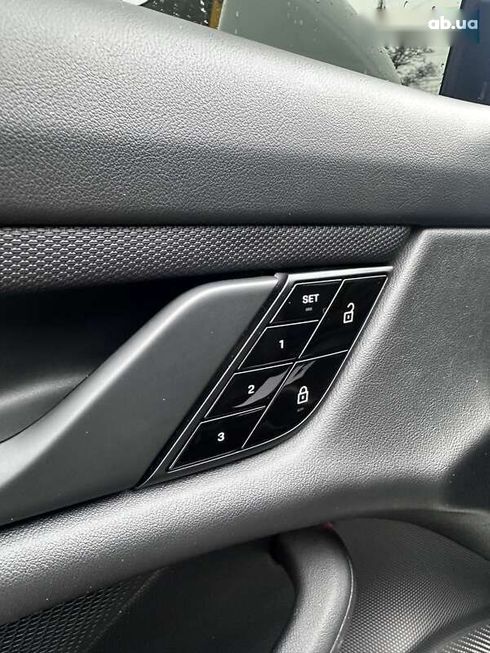 Porsche Taycan 2021 - фото 17