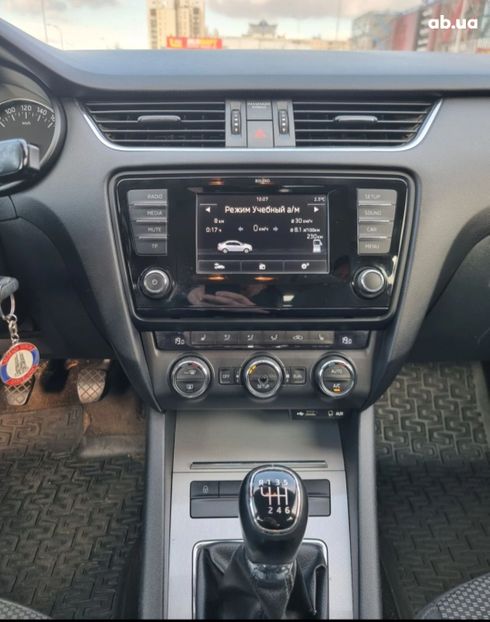 Skoda Octavia 2013 белый - фото 12