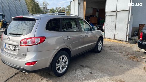 Hyundai Santa Fe 2011 серебристый - фото 2
