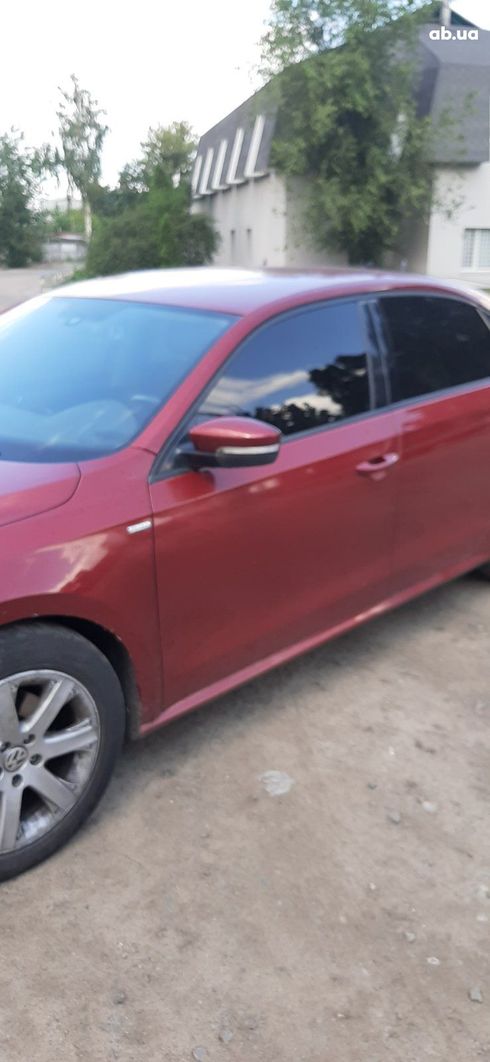Volkswagen Passat 2014 красный - фото 3