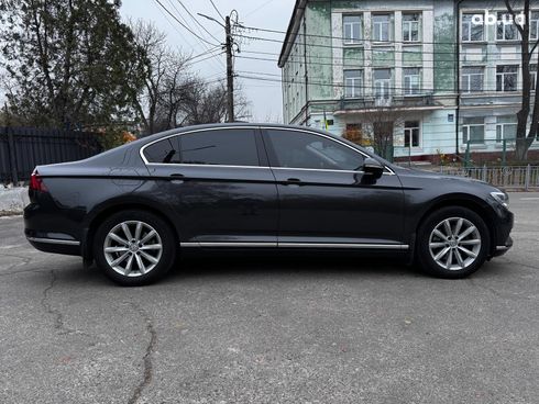 Volkswagen Passat 2018 серый - фото 12