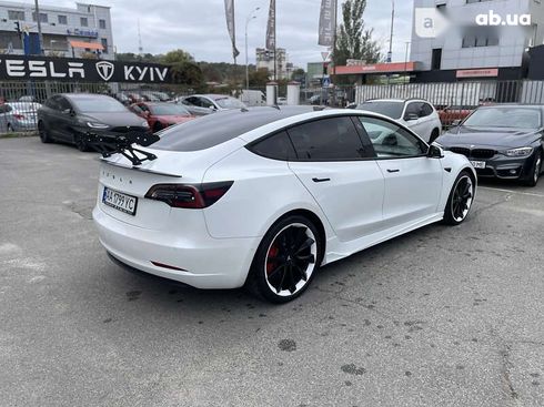 Tesla Model 3 2021 - фото 10