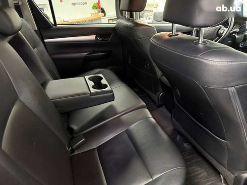 Toyota Hilux 2018 - фото 30