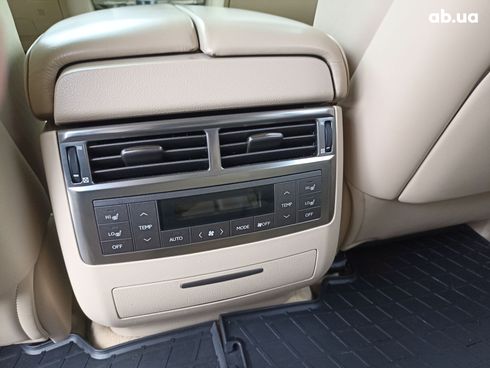 Lexus LX 2010 серый - фото 9