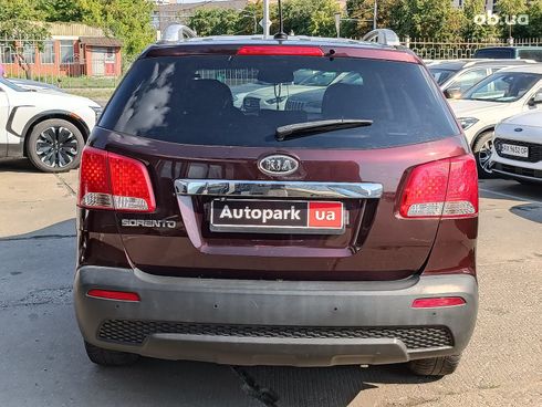 Kia Sorento 2011 красный - фото 8