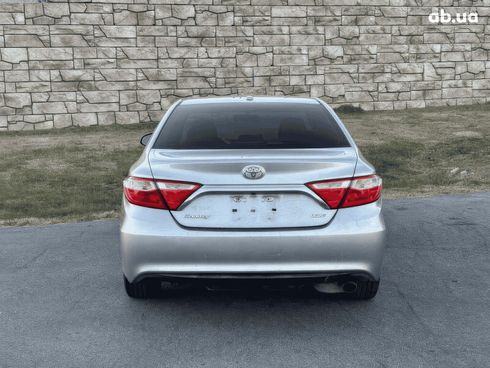 Toyota Camry 2016 серебристый - фото 5