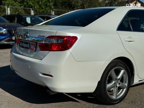 Toyota Camry 2014 белый - фото 9