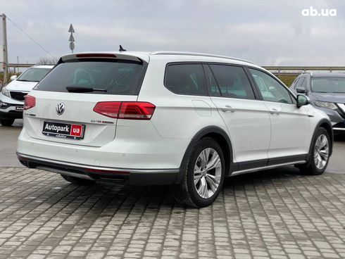 Volkswagen passat alltrack 2017 белый - фото 5