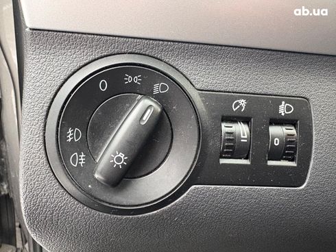 Volkswagen Touran 2011 серый - фото 19