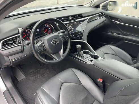Toyota Camry 2018 - фото 15