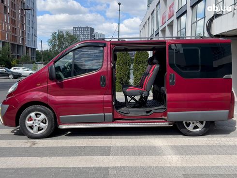 Opel Vivaro 2009 красный - фото 26