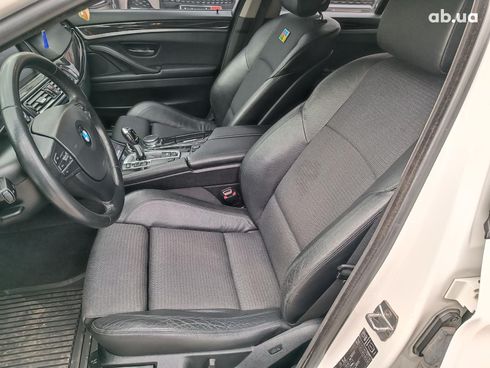 BMW 5 серия 2013 белый - фото 46