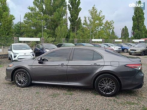Toyota Camry 2019 - фото 4