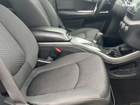 Dodge Journey 2018 серый - фото 15