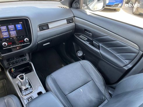 Mitsubishi Outlander 2021 серый - фото 35