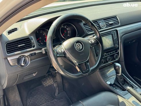 Volkswagen Passat 2016 белый - фото 47