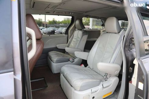 Toyota Sienna 2010 - фото 8