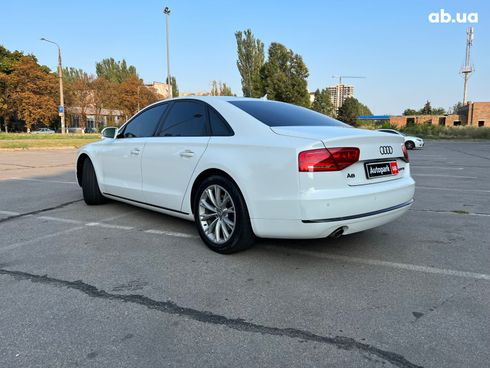 Audi A8 2011 белый - фото 3