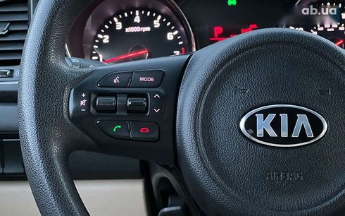 Kia Sedona 2016 - фото 11