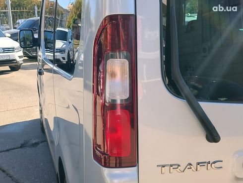 Renault Trafic 2022 серый - фото 17