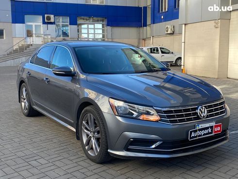 Volkswagen Passat 2016 серый - фото 3