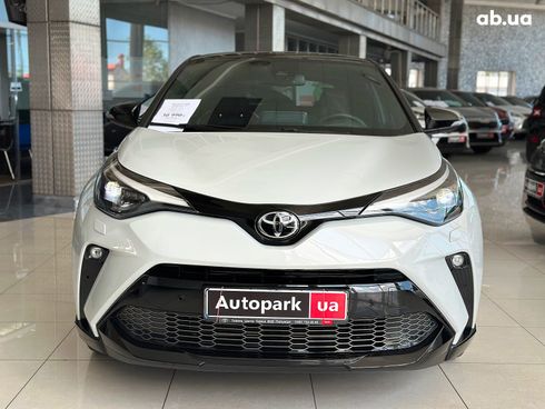 Toyota C-HR 2021 серый - фото 2