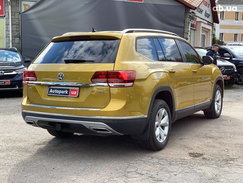 Volkswagen Atlas 2017 желтый - фото 5