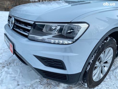 Volkswagen Tiguan 2018 серый - фото 10