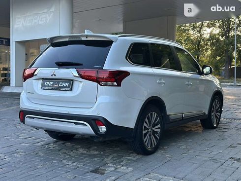 Mitsubishi Outlander 2019 - фото 5