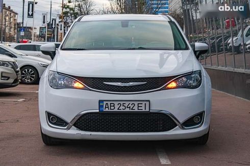 Chrysler Pacifica 2017 - фото 2