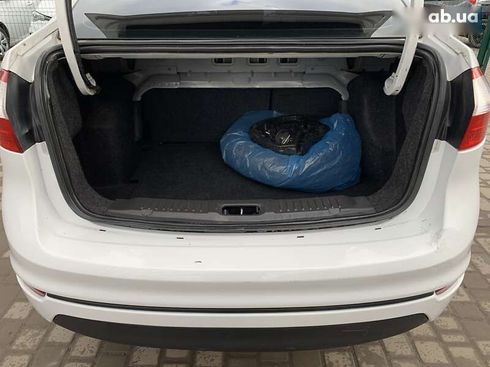 Ford Fiesta 2015 - фото 28