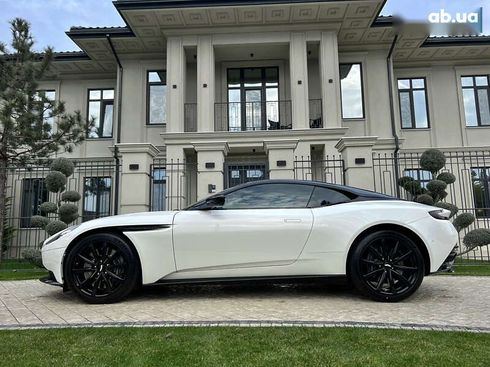 Aston Martin DB11 2018 - фото 10